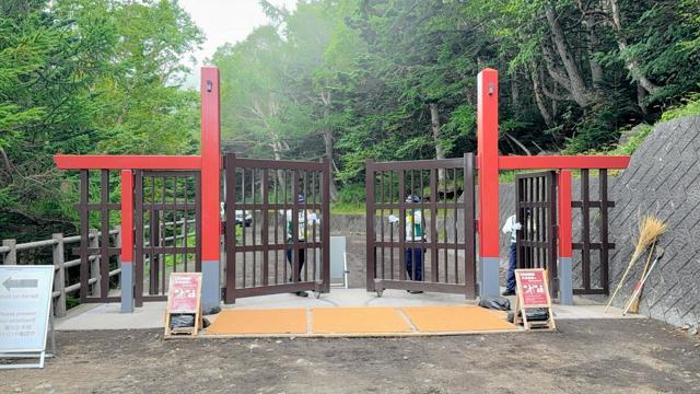 富士山の吉田ルート5合目のゲートが閉められている