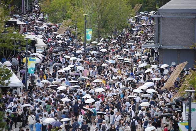 大阪・関西万博会場に来た人たち