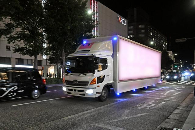 画像：福岡市を走る「アドトラック」