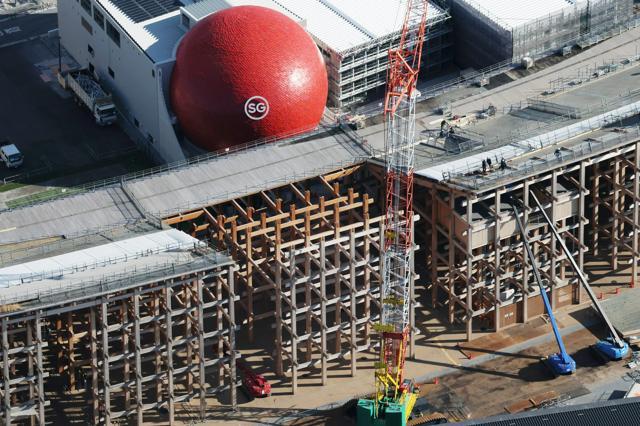 壊す工事をしている大屋根リング