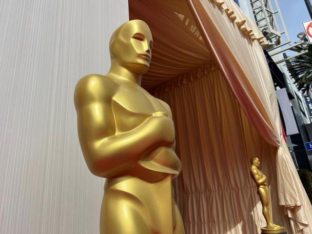 アカデミー賞授賞式の会場に置かれたオスカー像