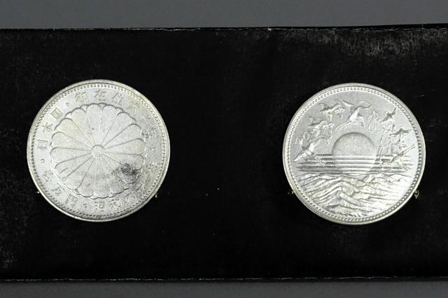 偽物の「記念銀貨」の写真