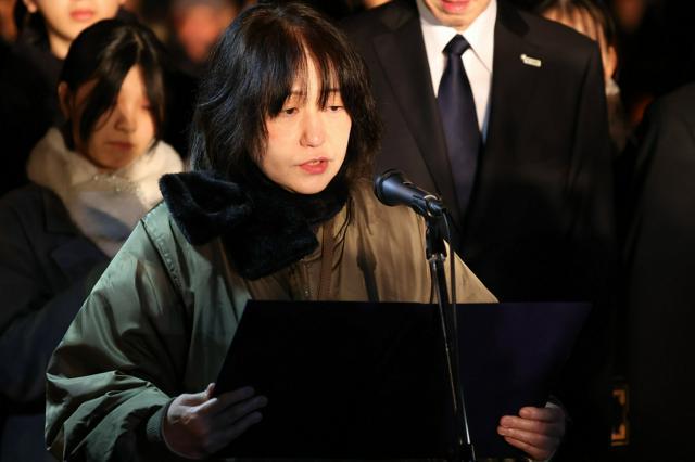 追悼のことばを述べる遺族代表の佐藤悦子さん