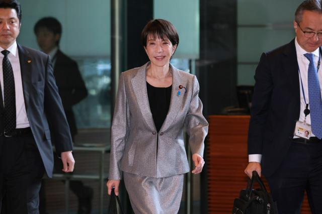 首相官邸に入る高市早苗首相