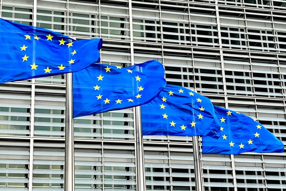欧州連合（EU）の本部に掲げられた欧州旗（2024年5月31日、ブリュッセル）