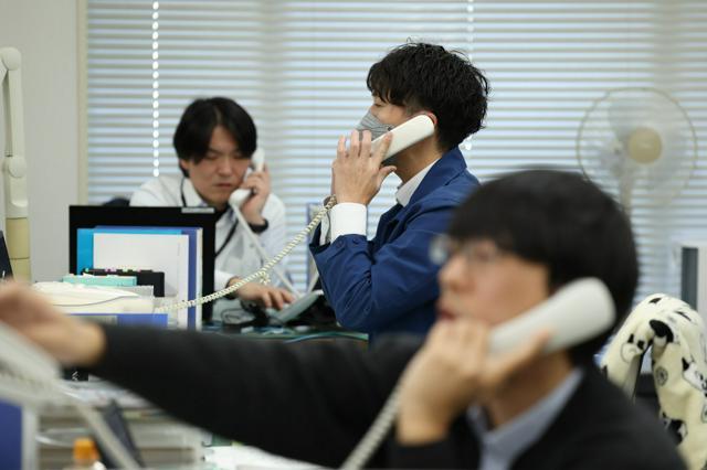 衆院選、知事選、市長選、市議補選の投開票が同日に行われる見込みとなり、準備に追われる大阪市選管の職員たち