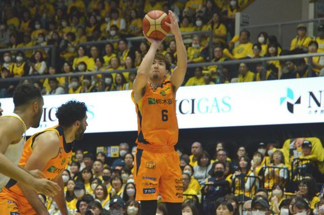 ブレックスアリーナ宇都宮で、B1宇都宮の試合を見守る観客たち