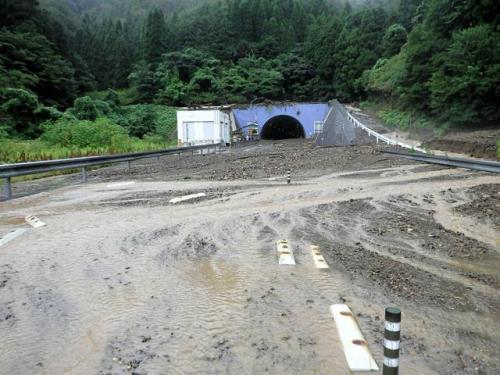 土砂が入ってしまった「京都縦貫道」