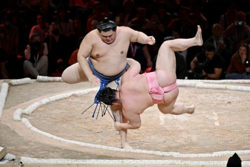 宇良と大の里の取組