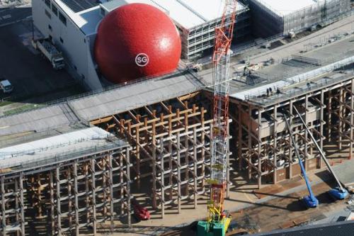 壊す工事をしている大屋根リング