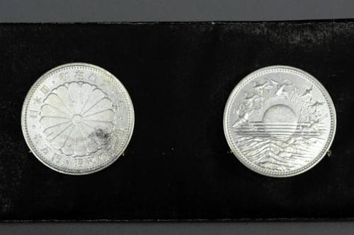 偽物の「記念銀貨」の写真