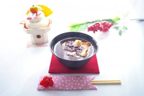 鏡開きの鏡餅とおしるこのイメージ