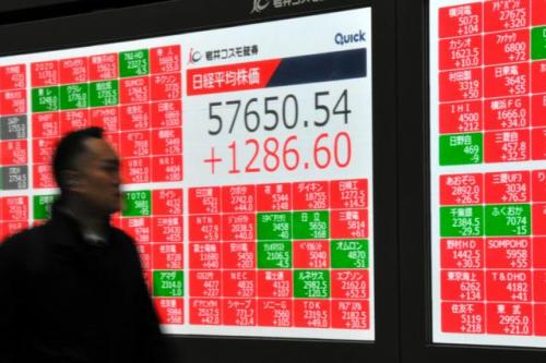 日経平均株価の終値を表示する証券会社のボード