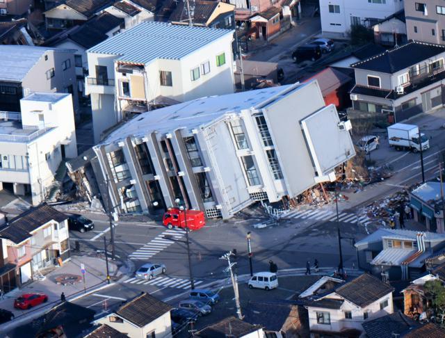 能登半島地震で倒壊した石川県輪島市のビル